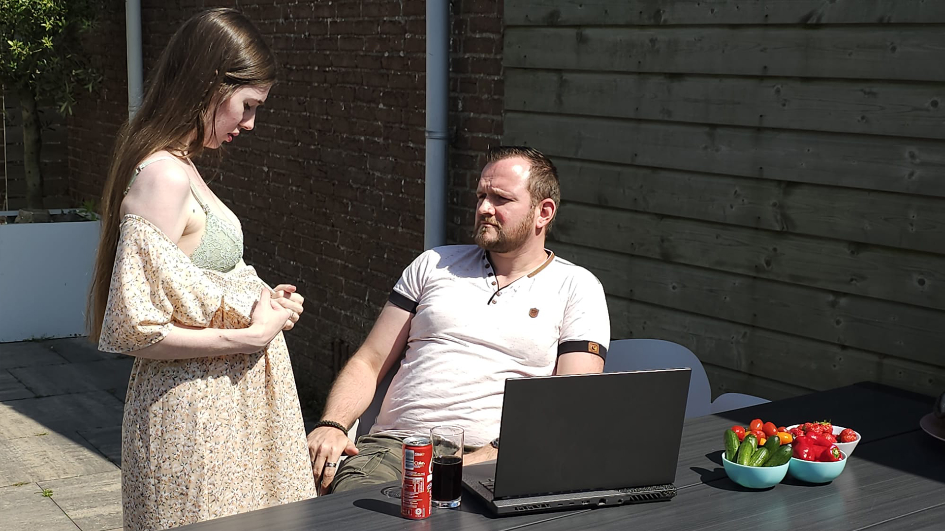 MeidenVanHolland – Buitensex Met Zwangere Ivy Red