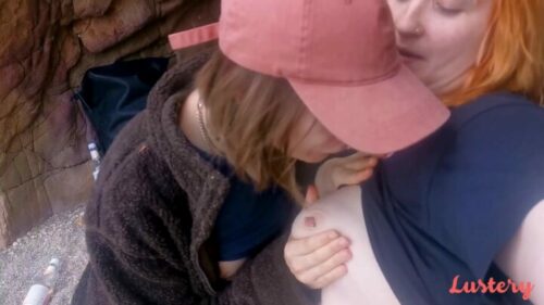 Lustery E1579 Effy And Grainne Strawberry Sea Spit